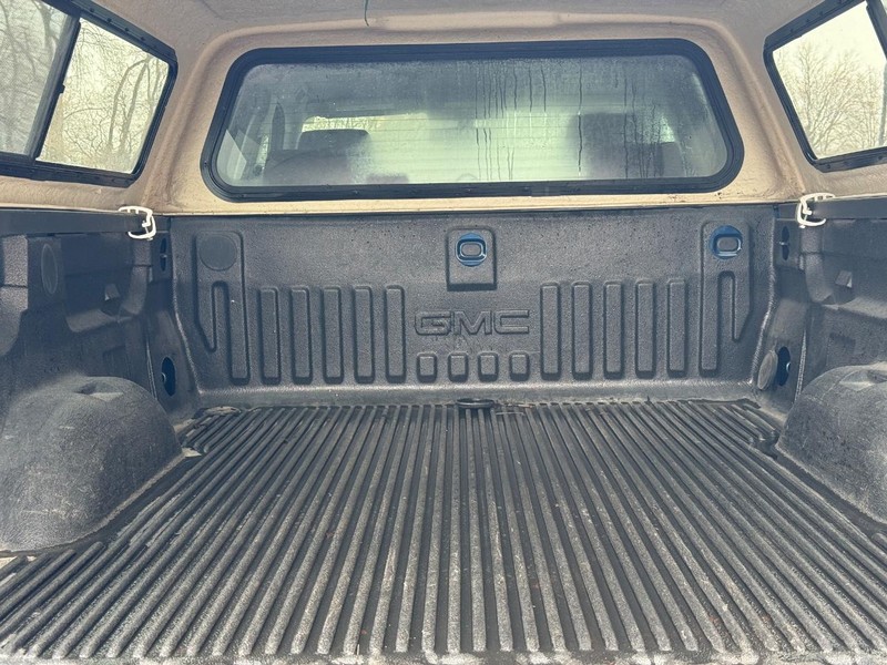 GMC Sierra 1500 Vehicle Full-screen Gallery Image 5