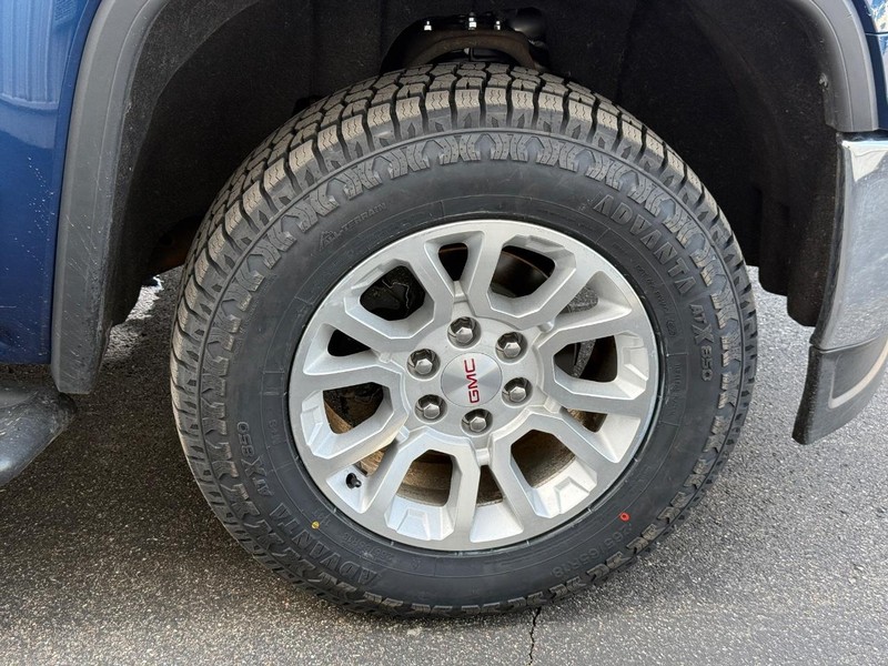 GMC Sierra 1500 Vehicle Full-screen Gallery Image 7