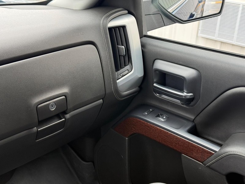 GMC Sierra 1500 Vehicle Full-screen Gallery Image 14