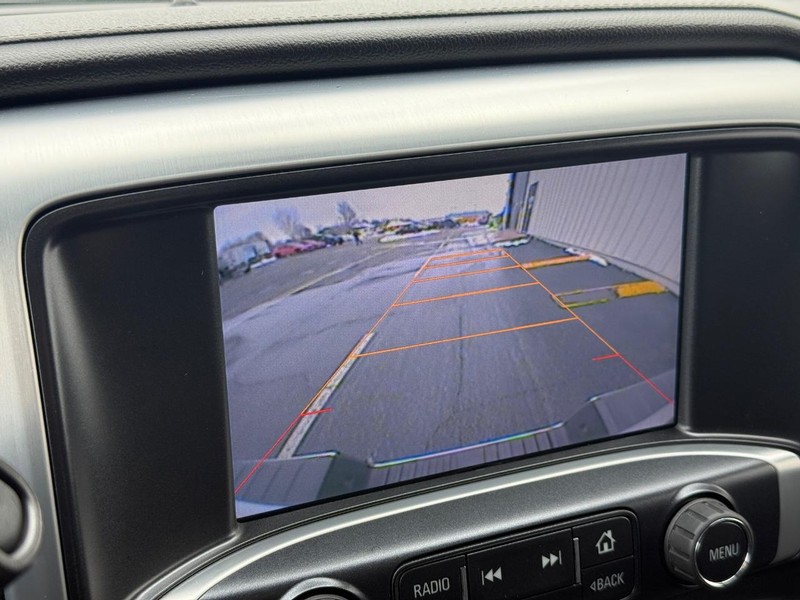 GMC Sierra 1500 Vehicle Full-screen Gallery Image 18