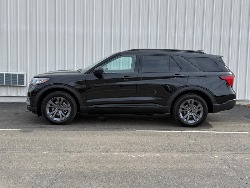 Ford Explorer Vehicle Full-screen Gallery Image 2