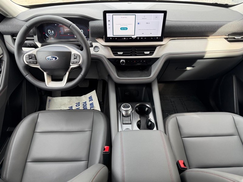 Ford Explorer Vehicle Full-screen Gallery Image 11