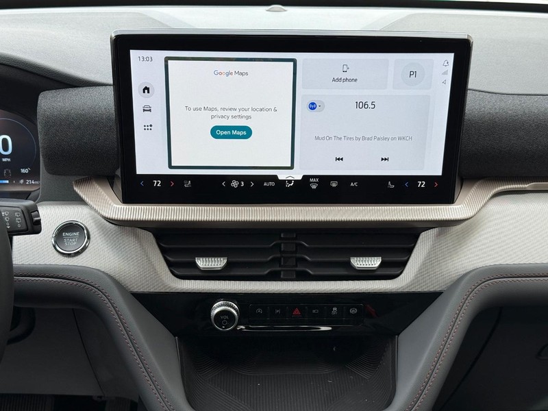 Ford Explorer Vehicle Full-screen Gallery Image 12