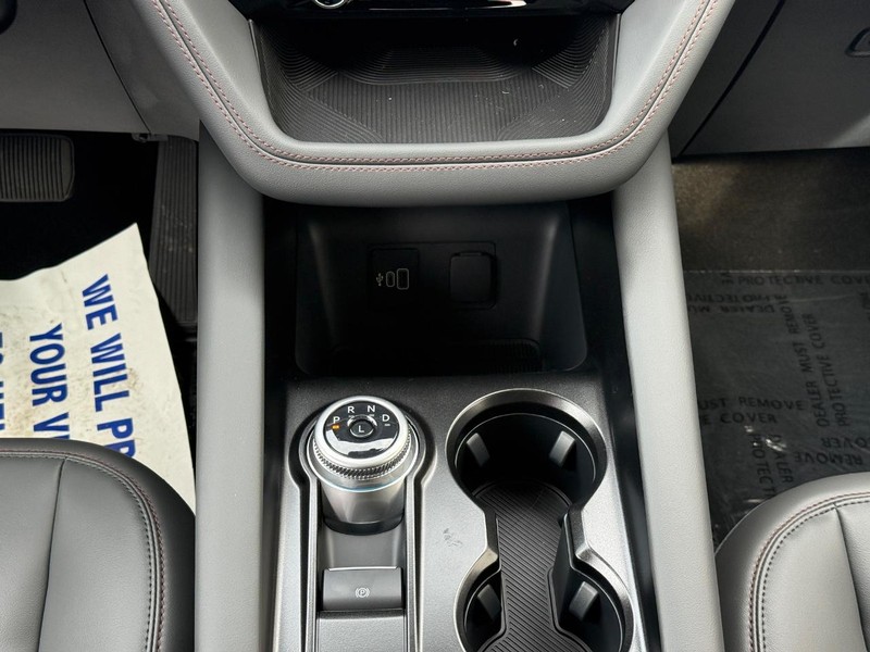 Ford Explorer Vehicle Full-screen Gallery Image 13