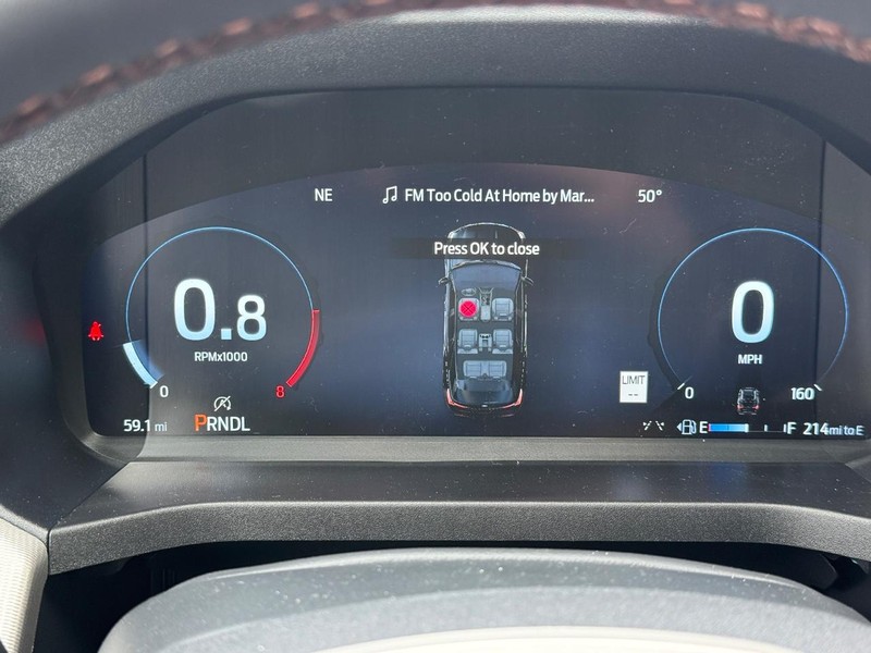 Ford Explorer Vehicle Full-screen Gallery Image 18