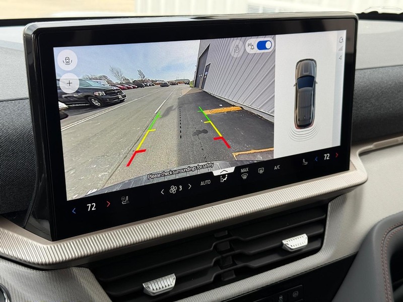 Ford Explorer Vehicle Full-screen Gallery Image 19