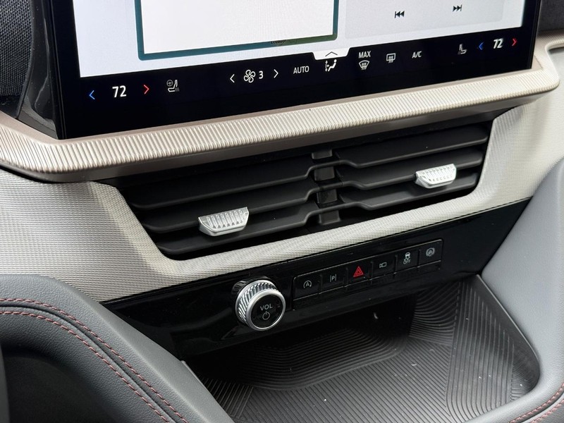 Ford Explorer Vehicle Full-screen Gallery Image 20