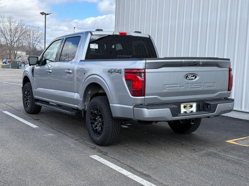 Ford F-150 Vehicle Full-screen Gallery Image 3