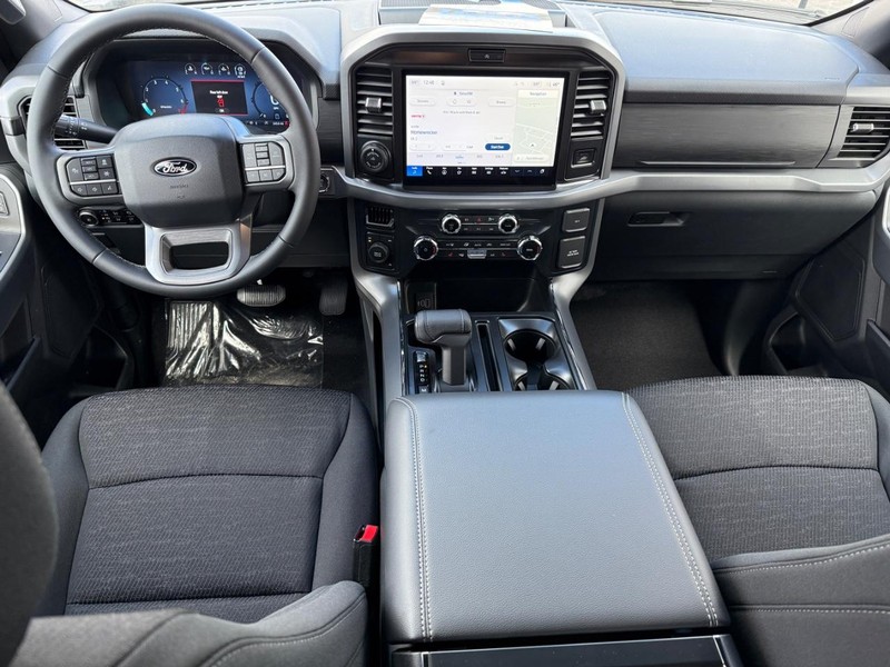 Ford F-150 Vehicle Full-screen Gallery Image 10