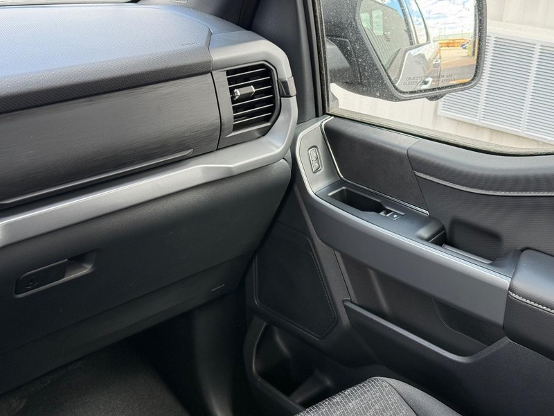 Ford F-150 Vehicle Full-screen Gallery Image 14