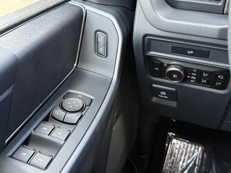 Ford F-150 Vehicle Full-screen Gallery Image 20