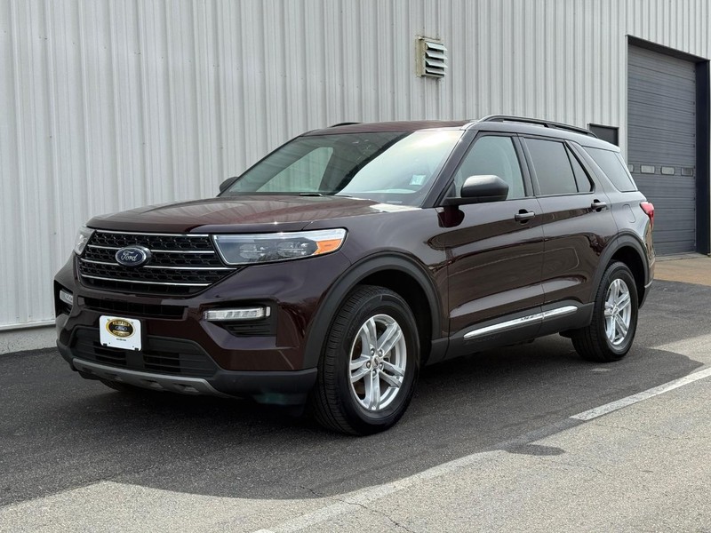 Ford Explorer Vehicle Full-screen Gallery Image 2