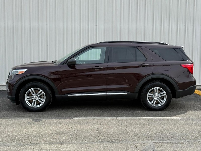 Ford Explorer Vehicle Full-screen Gallery Image 3