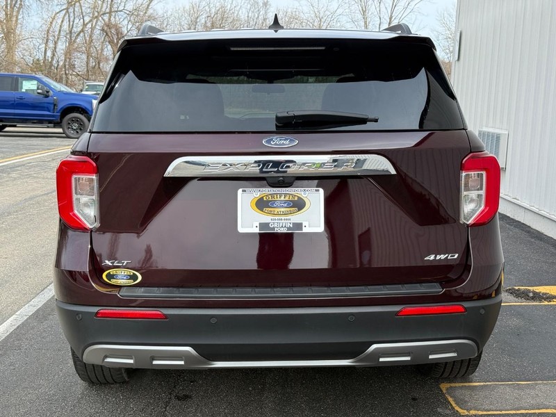Ford Explorer Vehicle Full-screen Gallery Image 5