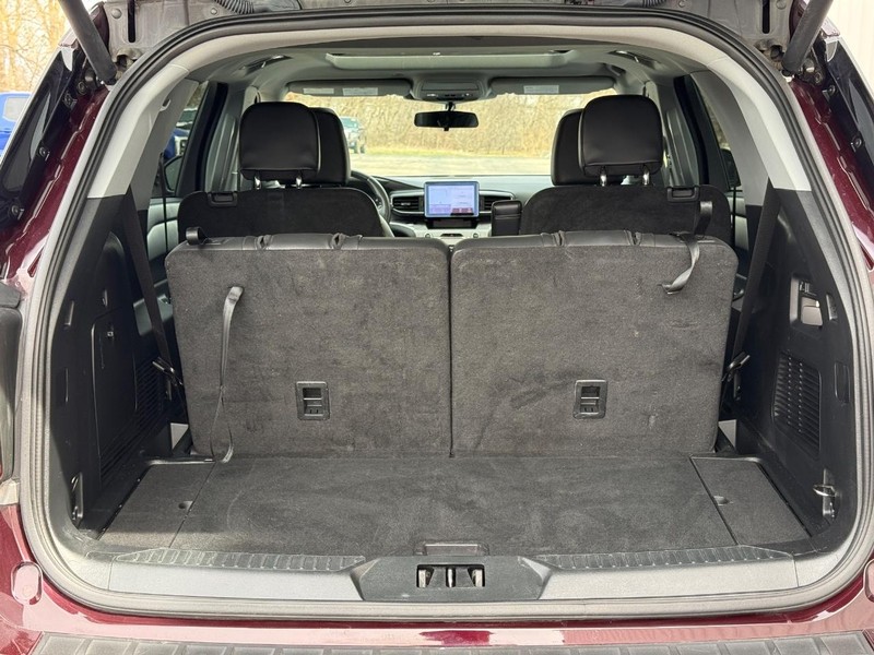 Ford Explorer Vehicle Full-screen Gallery Image 7