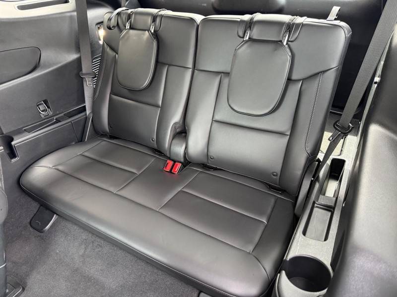Ford Explorer Vehicle Full-screen Gallery Image 11