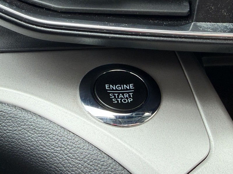 Ford Explorer Vehicle Full-screen Gallery Image 18