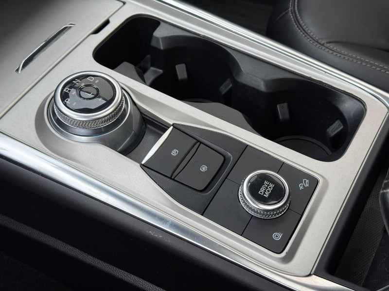 Ford Explorer Vehicle Full-screen Gallery Image 22