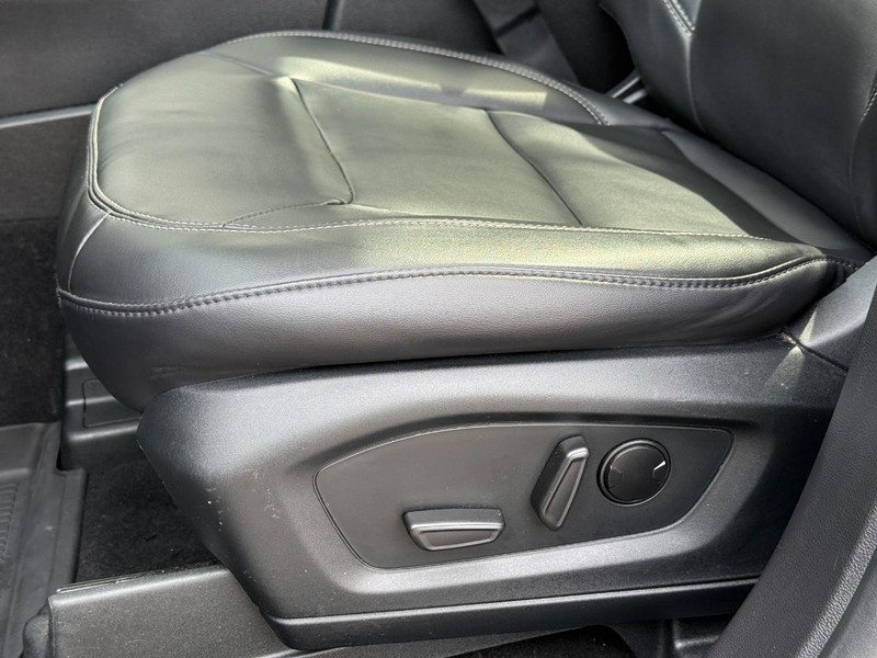Ford Explorer Vehicle Full-screen Gallery Image 27
