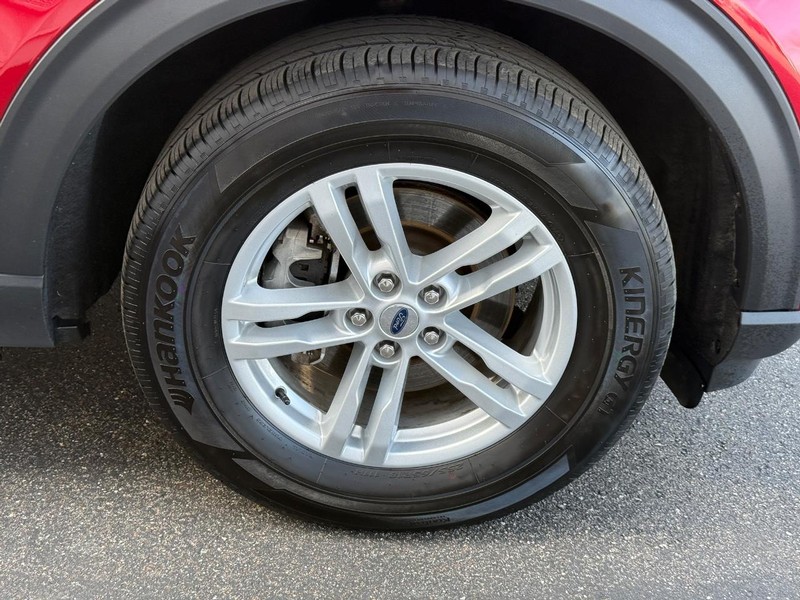 Ford Explorer Vehicle Full-screen Gallery Image 7