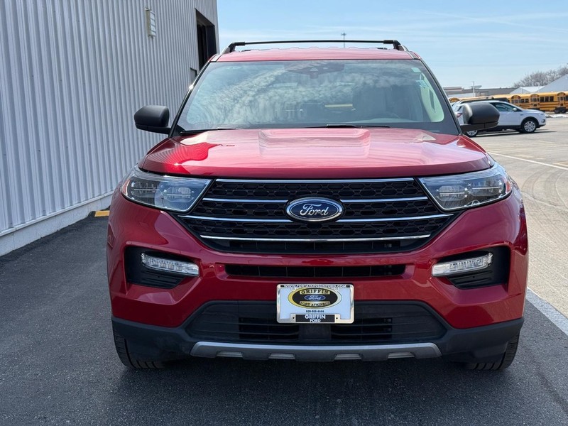 Ford Explorer Vehicle Full-screen Gallery Image 8