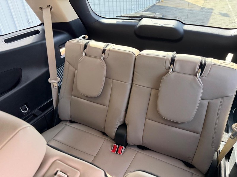 Ford Explorer Vehicle Full-screen Gallery Image 10