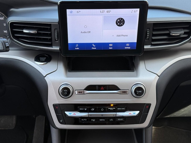 Ford Explorer Vehicle Full-screen Gallery Image 12