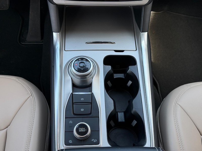 Ford Explorer Vehicle Full-screen Gallery Image 13