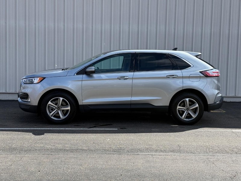 Ford Edge Vehicle Full-screen Gallery Image 2