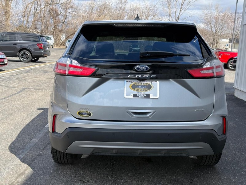 Ford Edge Vehicle Full-screen Gallery Image 4