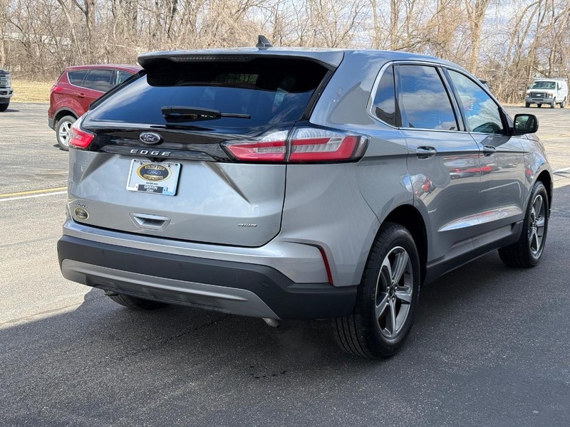 Ford Edge Vehicle Full-screen Gallery Image 5