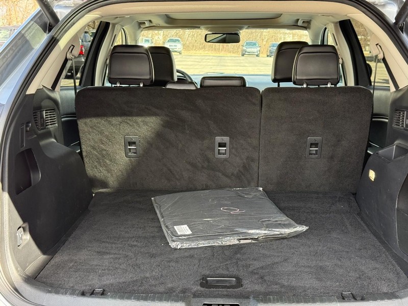 Ford Edge Vehicle Full-screen Gallery Image 6