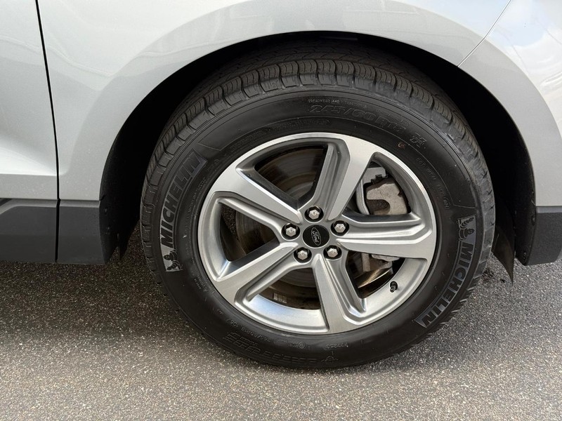 Ford Edge Vehicle Full-screen Gallery Image 7