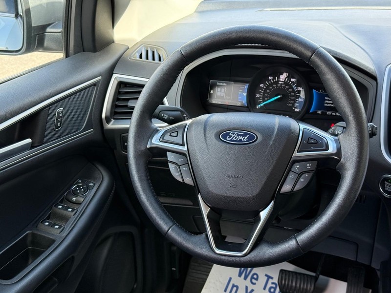 Ford Edge Vehicle Full-screen Gallery Image 13