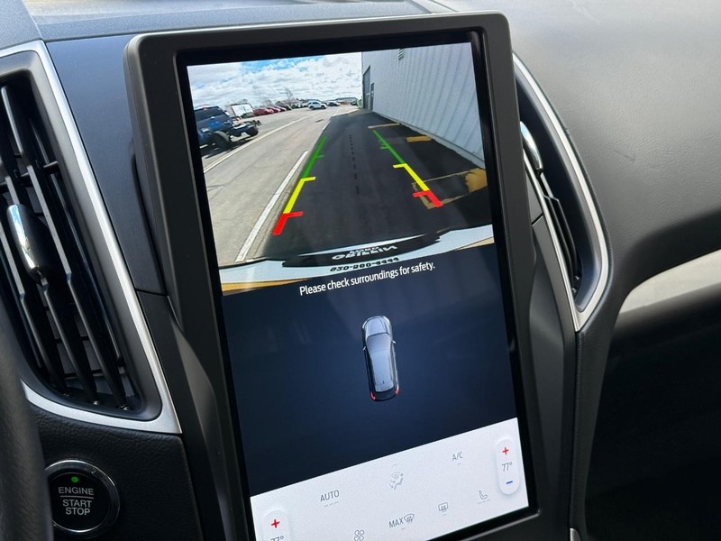 Ford Edge Vehicle Full-screen Gallery Image 18