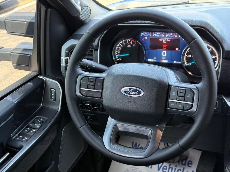 Ford F-150 Vehicle Full-screen Gallery Image 13