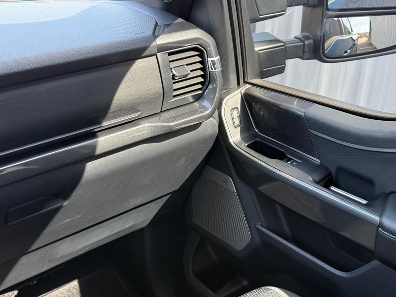 Ford F-150 Vehicle Full-screen Gallery Image 14