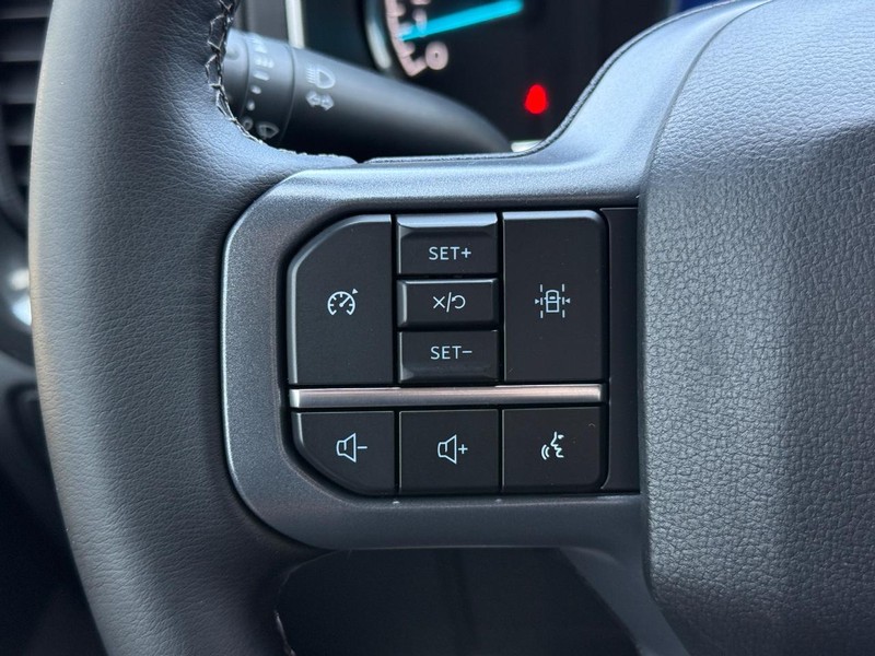 Ford F-150 Vehicle Full-screen Gallery Image 15