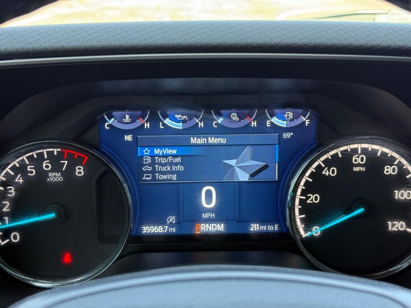 Ford F-150 Vehicle Full-screen Gallery Image 17