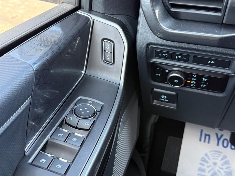 Ford F-150 Vehicle Full-screen Gallery Image 20