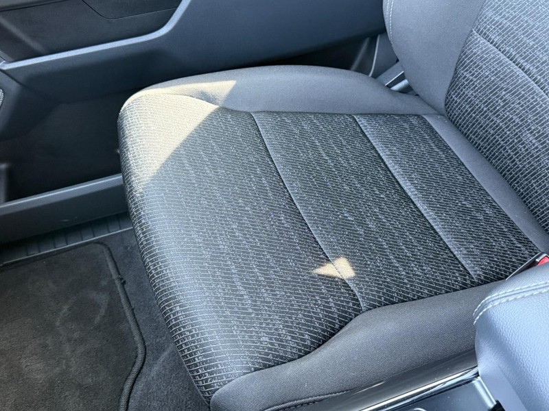 Ford F-150 Vehicle Full-screen Gallery Image 21