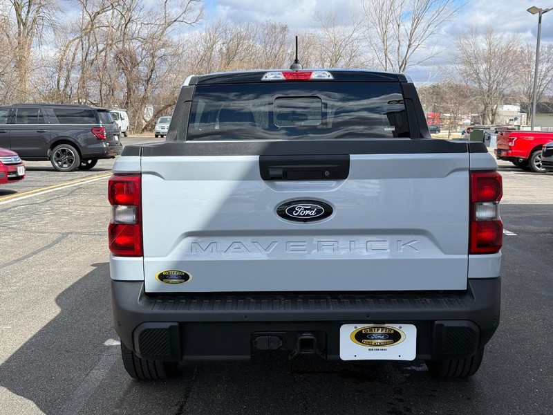 Ford Maverick Vehicle Full-screen Gallery Image 4