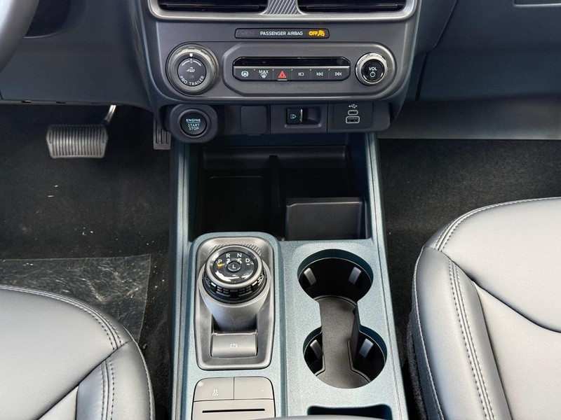 Ford Maverick Vehicle Full-screen Gallery Image 12