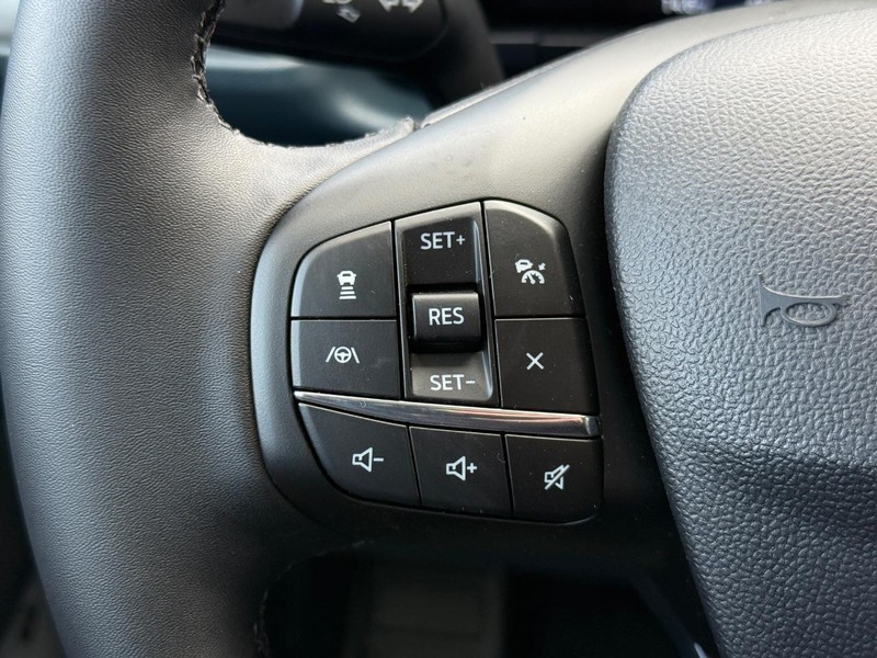 Ford Maverick Vehicle Full-screen Gallery Image 15