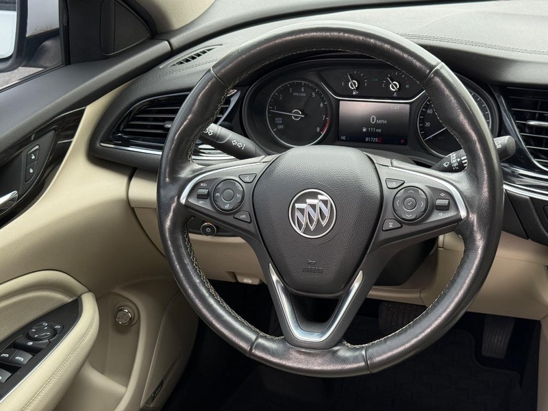 Buick Regal TourX Vehicle Full-screen Gallery Image 13