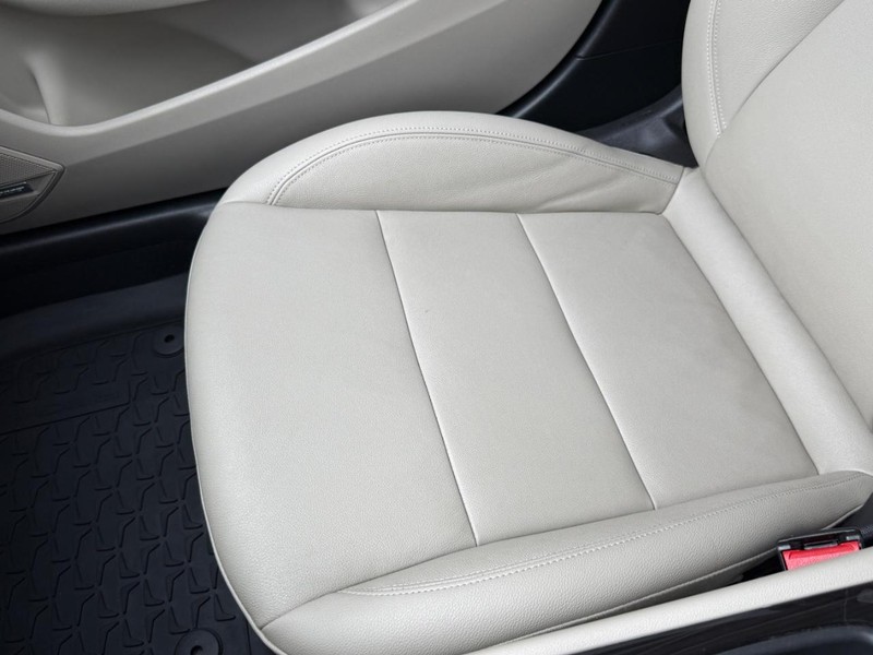 Buick Regal TourX Vehicle Full-screen Gallery Image 20