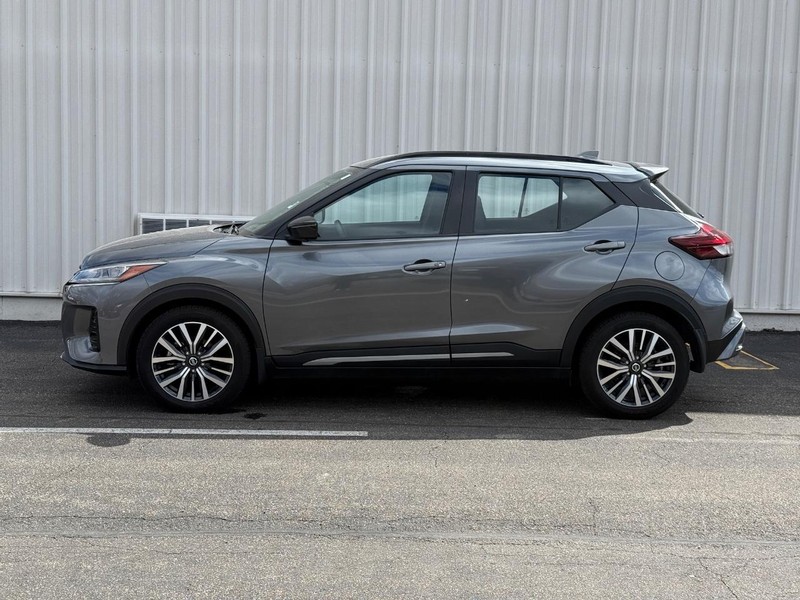 Nissan Kicks Vehicle Full-screen Gallery Image 2
