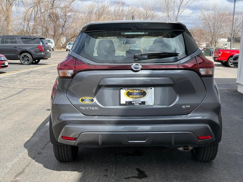 Nissan Kicks Vehicle Full-screen Gallery Image 4