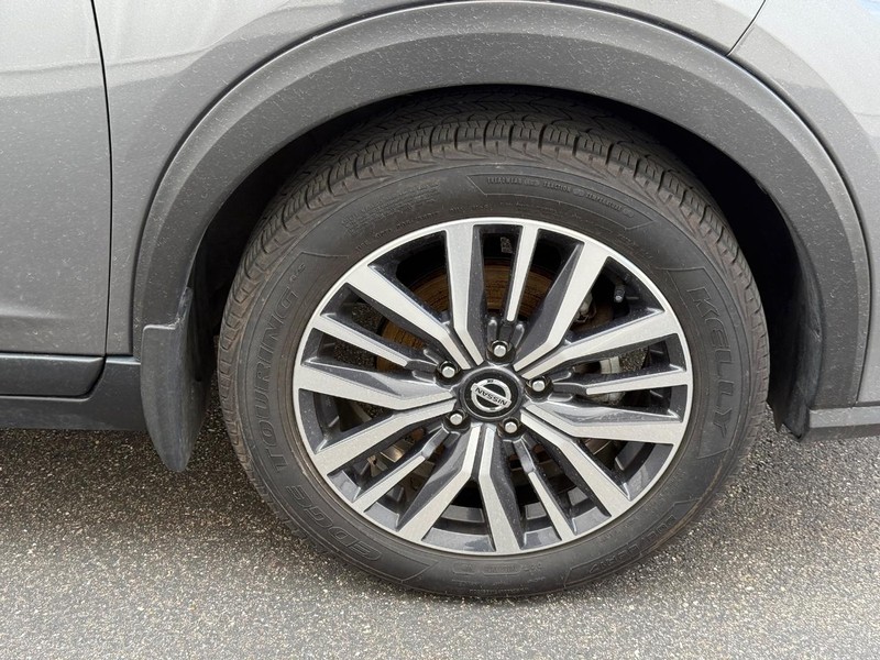 Nissan Kicks Vehicle Full-screen Gallery Image 6