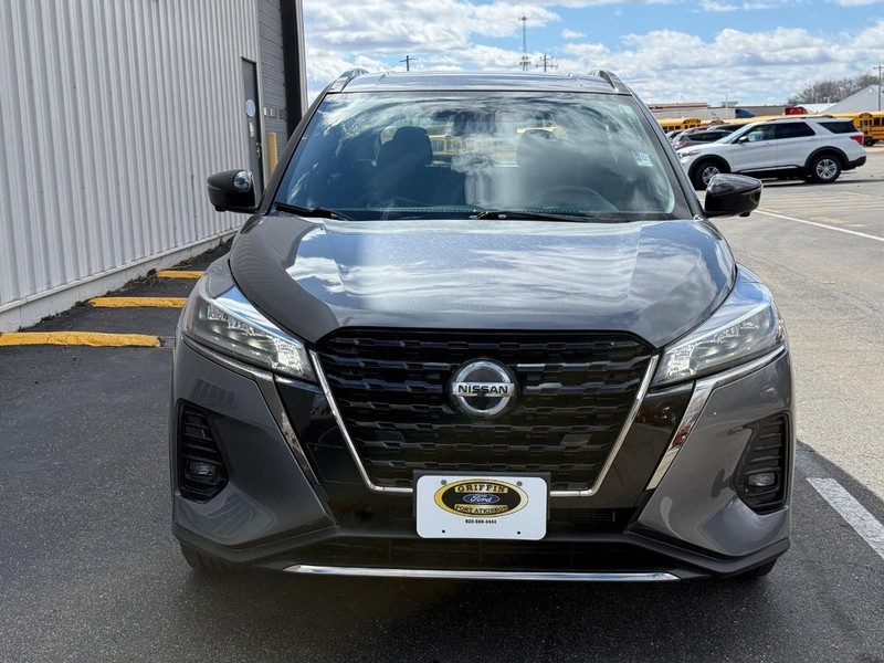 Nissan Kicks Vehicle Full-screen Gallery Image 7